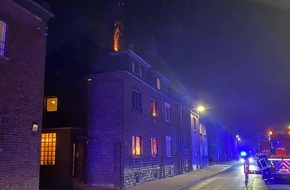 Feuerwehr Neuss: FW-NE: Kaminbrand erfordert Eingreifen der Feuerwehr | Aufwändige Löschmaßnahmen erforderlich