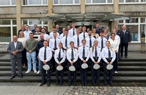 Polizei D&uuml;ren: POL-DN: 25 neue Kolleginnen und Kollegen f&uuml;r die Polizei im Kreis D&uuml;ren