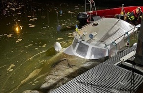 Wasserschutzpolizeiinspektion Oldenburg: WSPI-OLD: Gesunkenes Motorboot im Hafen Neßmersiel