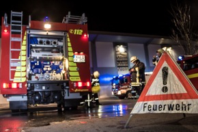 FW-KLE: Feuerwehr trainiert den Ernstfall:
Brand in Einkaufsmarkt an der Norbertstraße