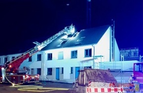 Feuerwehr Recklinghausen: FW-RE: Dachstuhlbrand in Neubaugebiet - keine Verletzten