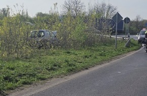 Feuerwehr Grevenbroich: FW Grevenbroich: Zwei Verletzte bei Verkehrsunfall auf Landstraße 116