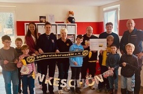 Feuerwehr Ennepetal: FW-EN: Großzügige Spende für die Kinderfeuerwehr Ennepetal - Dank an den BVB-Fanclub SüdkreisborussEN e.V.