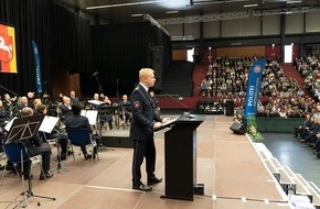 Polizeiakademie Niedersachsen: POL-AK NI: Polizeiakademie Niedersachsen verleiht "Bachelor of Arts"- Urkunden an angehende Polizeikommissarinnen und Polizeikommissare