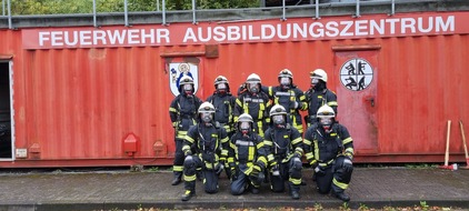 Feuerwehr Kirchhundem : FW-OE: Atemschutzgeräteträger-Lehrgang in Kirchhundem - Teamwork und Schweiß