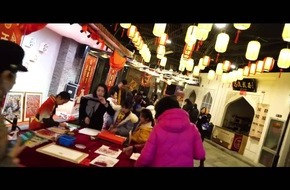 In Qingdao erkunden Sie die Frühlingsfest-Atmosphäre
