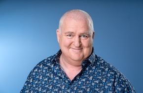 Wort & Bild Verlagsgruppe - Gesundheitsmeldungen: Markus Maria Profitlich: "Bei Parkinson hilft auch Sport" / Im Interview mit dem Gesundheitsmagazin "Apotheken Umschau" erzählt der Komiker, warum er über seinen "Wackelkontakt" lachen kann