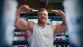 Bodybuilder Urs Kalecinski pumpt f&uuml;r Kauflands Auswahl und Frische