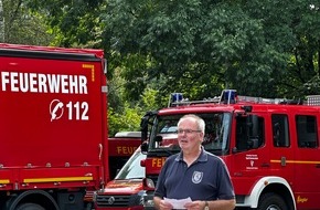 Kreisfeuerwehr Rotenburg (Wümme): FW-ROW: Großbrand im Beverner Wald: Einsatzkräfte im Kampf gegen die Flammen