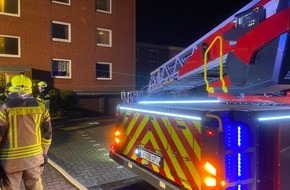 Kreisfeuerwehrverband Segeberg: FW-SE: Feuer auf dem Balkon eines Mehrfamilienhauses und parallel schwerer Verkehrsunfall in Henstedt-Ulzburg