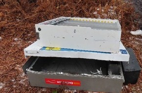 Polizeiinspektion Oldenburg-Stadt / Ammerland: POL-OL: Pressemitteilung des Polizeikommissariat Bad Zwischenahn: Unbekannte T&auml;ter entwenden Zigarettenautomaten in Rastede