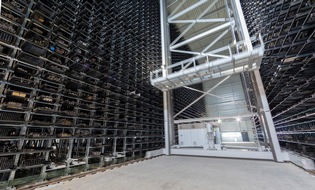 Debrunner Acifer AG: Magazzino a scaffali alti moderno con capacità di 9'000 tonnellate