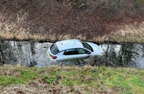 Polizeipräsidium Neubrandenburg: POL-NB: Handbremse vergessen-PKW rollt in Heringsdorf in Sackgraben