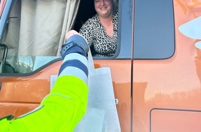 Polizeiinspektion Harburg: POL-WL: Fernfahrerstammtisch der Polizeidirektion L&uuml;neburg unterst&uuml;tzt Weihnachtsaktion von DocStop e. V.