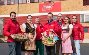 The Lorenz Bahlsen Snack-World GmbH & Co KG Germany: Königlicher Besuch im Kartoffelchips-Werk / Die Deutsche Kartoffelkönigin zu Gast im Lorenz Werk Neunburg vorm Wald