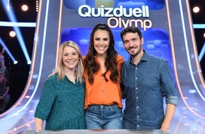 ARD Das Erste: Die Neureuthers gegen den "Quizduell-Olymp": Miriam und Felix Neureuther bei Esther Sedlaczek | "Quizduell-Olymp" am Freitag, 9. Februar, um 18:50 Uhr im Ersten