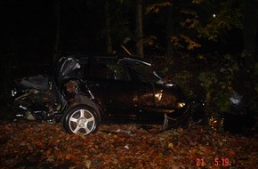 Polizeiinspektion Hildesheim: POL-HI: Alkoholisierter PKW-Fahrer bei Unfall schwer verletzt;
Nachtrag zur Meldung vom 21.10.2007, 05.11 Uhr