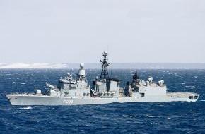 Presse- und Informationszentrum Marine: Kein Abschied für immer - Nach der Außerdienststellung der Fregatte "Rheinland-Pfalz" wird ein neues Schiff den Namen über die Weltmeere tragen (BILD)