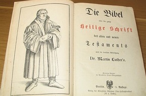 Polizeidirektion Göttingen: POL-GOE: (399/04) Polizeifahndung: Fotos von Lutherbibel und russischer Präzisionuhr