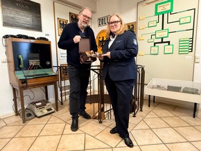 ZOLL-E: Zollfahndung übergibt historisches Exponat an Stadt Aachen