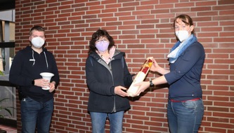 Kreispolizeibehörde Höxter: POL-HX: Polizei händigt gestohlene Osterkerze aus