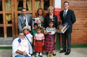 nph Kinderhilfe Lateinamerika e.V.: Mitglied des US-Repräsentantenhauses besucht Kinderdorf in Guatemala / Das Thema Kindermigration bestimmt den US-Wahlkampf (FOTO)