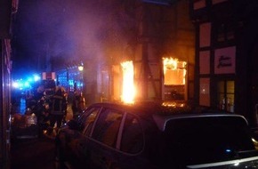 Polizeiinspektion Nienburg / Schaumburg: POL-NI: Brand eines Mehrfamilienhauses Zeugen werden gebeten, sich bei der Polizei zu melden