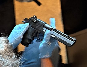 ZOLL-M: Schmuggel und Handel mit illegalen Schusswaffen aufgedeckt.