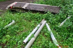 Polizeidirektion Ratzeburg: POL-RZ: Asbest im Wald abgeladen - Zeugen gesucht