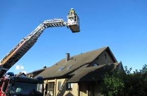 Feuerwehr Dinslaken: FW Dinslaken: Feuerwehr rettet Katze, kontrollierte Wohnung und löschte Vegetationsbrand