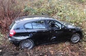 Polizei Hagen: POL-HA: Autofahrerin verliert Kontrolle über PKW und fährt in den Straßengraben