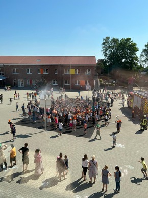 FW-WRN: Räumungsübung an der Uhlandgrundschule in Werne