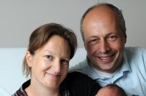 Asklepios Kliniken GmbH & Co. KGaA: 5000 Babys seit Jahresbeginn / Positiver Trend bei den Geburten / Neugeborene können jetzt auch "skypen" (mit Bild)