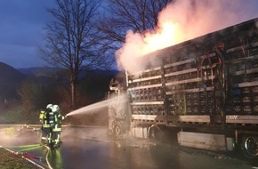 Feuerwehr Lennestadt: FW-OE: brennender Leergut-LKW