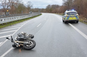 Kreispolizeibehörde Herford: POL-HF: Motorrad stürzt bei Nässe- Fahrer verletzt ins Krankenhaus