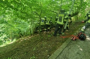 Feuerwehr Wetter (Ruhr): FW-EN: Wetter - Menschenrettung aus unwegsamen Gelände
