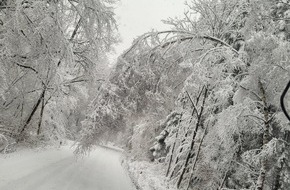 Feuerwehr Düren: FW Düren: Feuerwehr der Stadt Düren im Dauereinsatz: Schneefall sorgt für rund 10 witterungsbedingte Einsätze