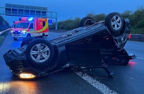 Polizei Bielefeld: POL-BI: Betrunkene PKW-Fahrerin &uuml;berschl&auml;gt sich