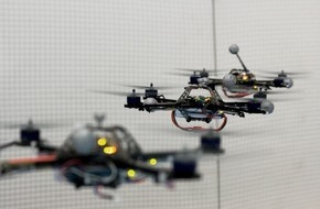 Migros-Genossenschafts-Bund Direktion Kultur und Soziales: Das Migros-Kulturprozent präsentiert aussergewöhnliche Forschungsprojekte des IDSC der ETH Zürich // Flugzirkus der Roboter - Ein Besuch im IDSC der ETH Zürich