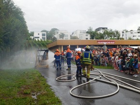 FW Weinheim: Auch bei Regen fasziniert die Freiwillige Feuerwehr großer Besucherandrang auf der Wache Süd