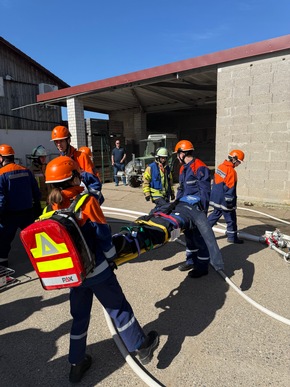FW Weinheim: Nachwuchs rettet Zukunft - Weinheimer Jugendfeuerwehr im Gro&szlig;einsatz