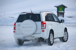 Suzuki bietet honorarfreie Pressebilder zum Thema Allradkompetenz