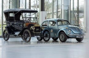 Autostadt GmbH: 50 Jahre Weltmeister-Käfer: Autostadt zeigt Jubilar auf der Piazza