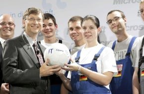 Microsoft Deutschland GmbH: Bill Gates warnt vor digitaler Spaltung in Industrieländern / Microsoft-Gründer gibt Startschuss für bundesweite Initiative "IT-Fitness" zur Qualifizierung von vier Millionen Menschen bis 2010