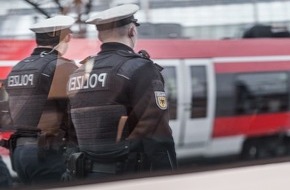 Bundespolizeidirektion Sankt Augustin: BPOL NRW: Bundespolizei hat vergessenen Rucksack mit größeren Bargeldmengen und Reisepässen an rechtmäßigen Eigentümer zurückgeben und kann so Schaden abwenden