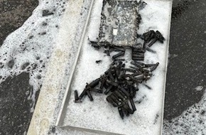 Feuerwehr Dresden: FW Dresden: Fahrradakkus brennen - ein Verletzter