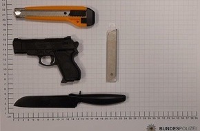 Bundespolizeidirektion Sankt Augustin: BPOL NRW: Bundespolizei findet Spielzeugwaffe, Messer und Teppichmesser bei Ladendieb