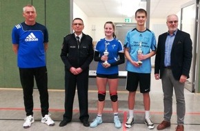 Polizeiinspektion Neubrandenburg: POL-NB: Erfolgreiche Volleyballmeisterschaften der Schulen unter dem Motto "Sport statt Gewalt"