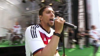 RTLZWEI: RTL II zeigt "Pop Giganten: Fetenhits Fußball WM 2018"