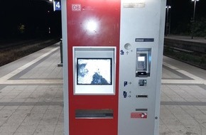 Bundespolizeiinspektion Stralsund: BPOL-HST: Fahrschein- und Snackautomaten mit Eisenstange mutwillig besch&auml;digt